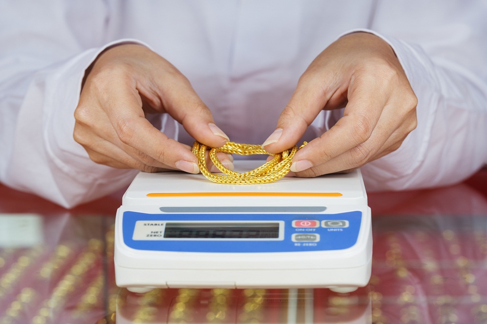Weighing Gold Necklace 